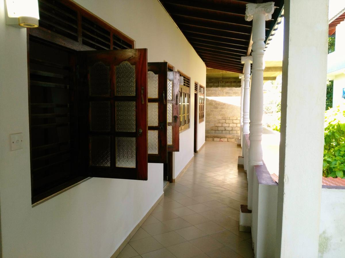 Sunnys Beach Guest House Hikkaduwa Extérieur photo