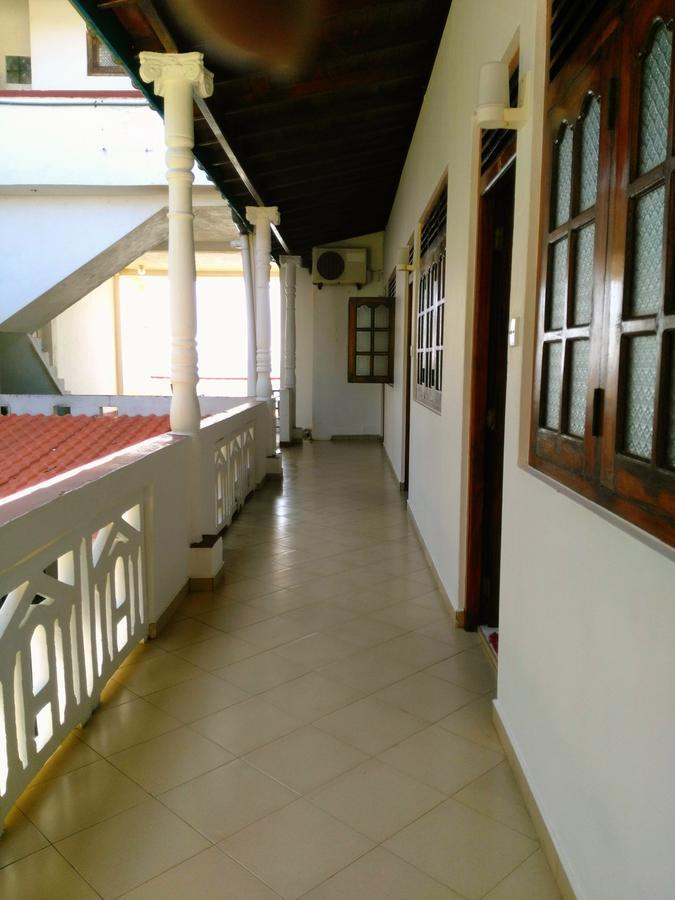 Sunnys Beach Guest House Hikkaduwa Extérieur photo