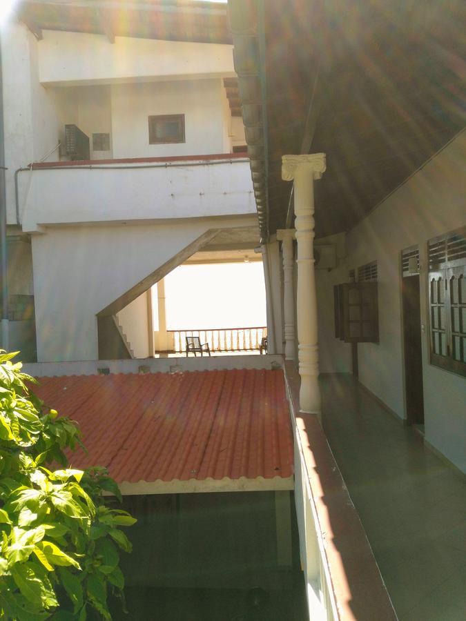 Sunnys Beach Guest House Hikkaduwa Extérieur photo
