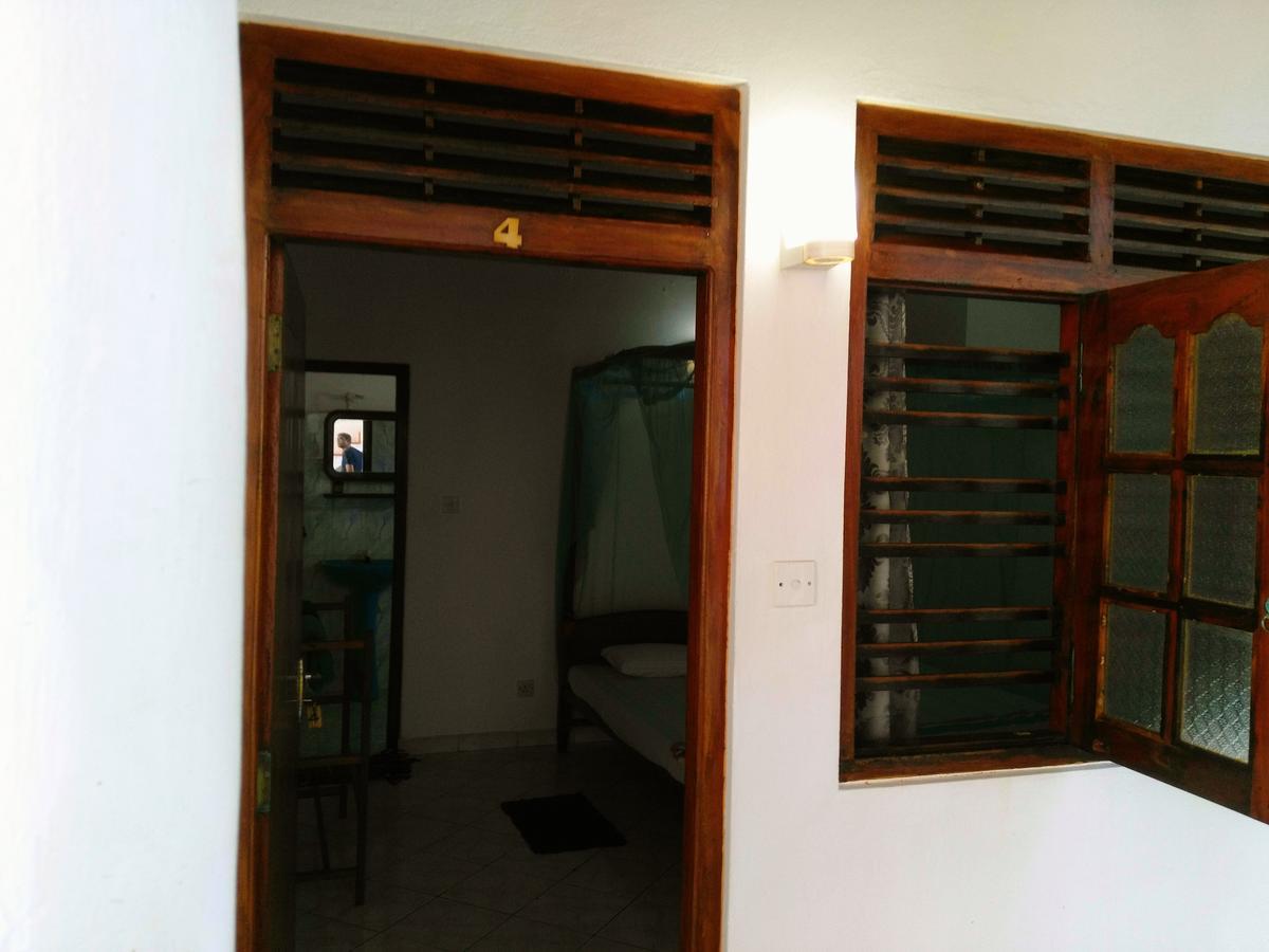 Sunnys Beach Guest House Hikkaduwa Extérieur photo